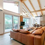 Apart33 1-33 Penthouse *