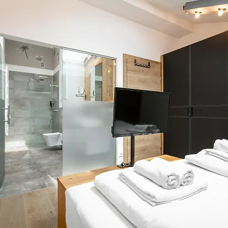 Apart33 1-33 Penthouse Apartment